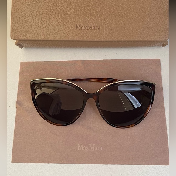 Pre Loved - Picture 1 of 4